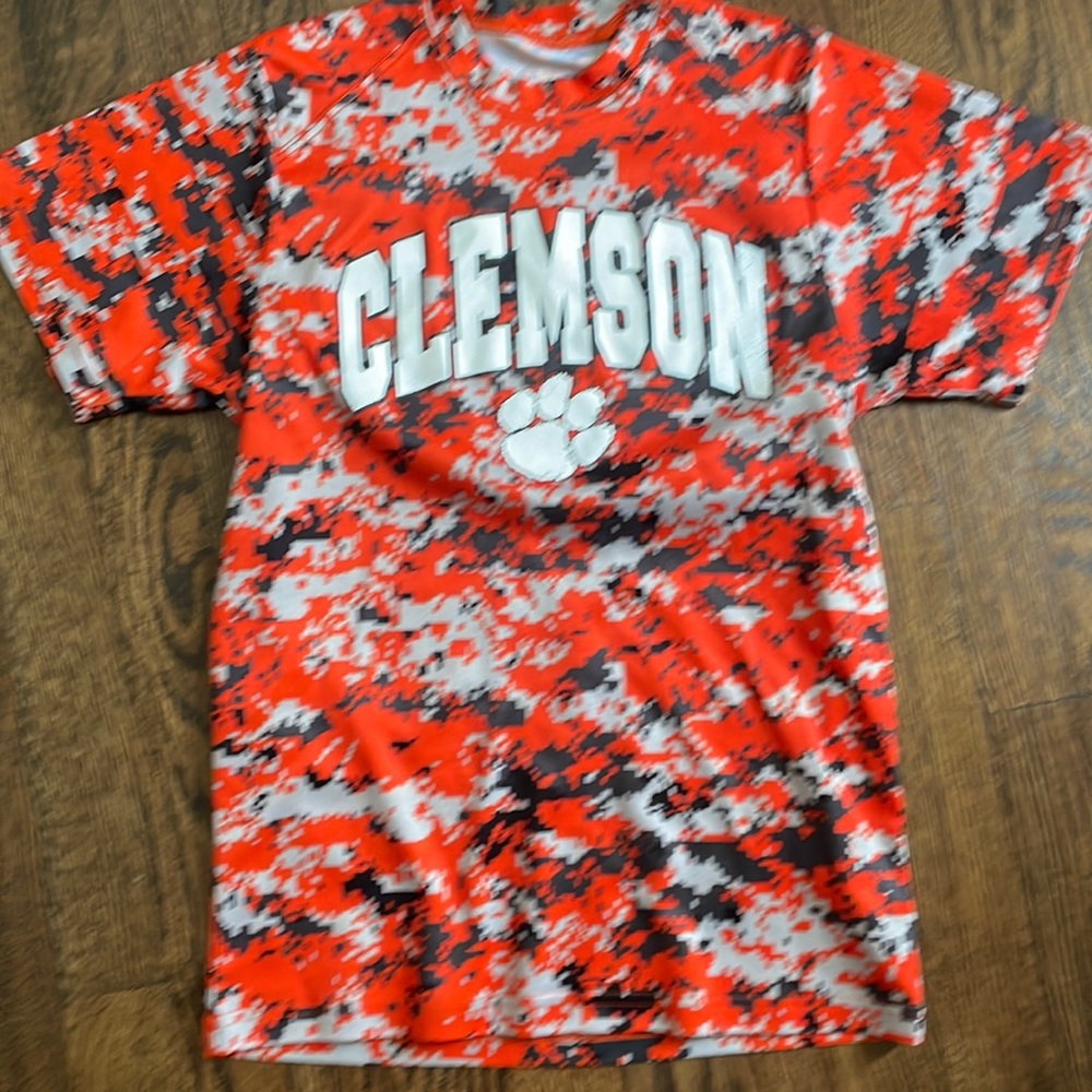 Clemson rash shirt. Clean, smoke free, and dog free home.